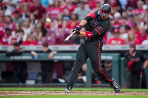 De La Cruz goes for cycle and Votto hits 2 clutch homers as streaking Reds stop Braves 11-10